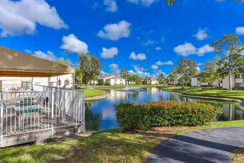 $139,000 | 305 Knotty Pine Circle, Unit D2, Greenacres, FL 33463