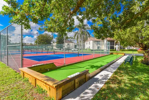$139,000 | 305 Knotty Pine Circle, Unit D2, Greenacres, FL 33463
