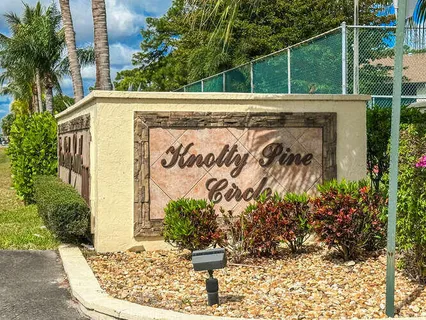 $139,000 | 305 Knotty Pine Circle, Unit D2, Greenacres, FL 33463