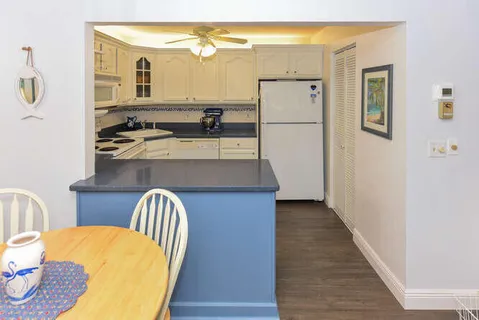 $139,000 | 305 Knotty Pine Circle, Unit D2, Greenacres, FL 33463