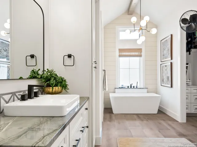 $1,250,000 | 8030 Colonial Woods, Boerne, TX 78015