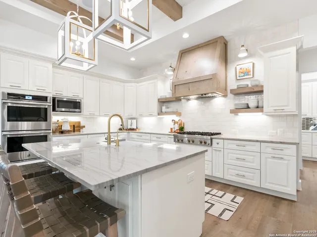 $1,250,000 | 8030 Colonial Woods, Boerne, TX 78015