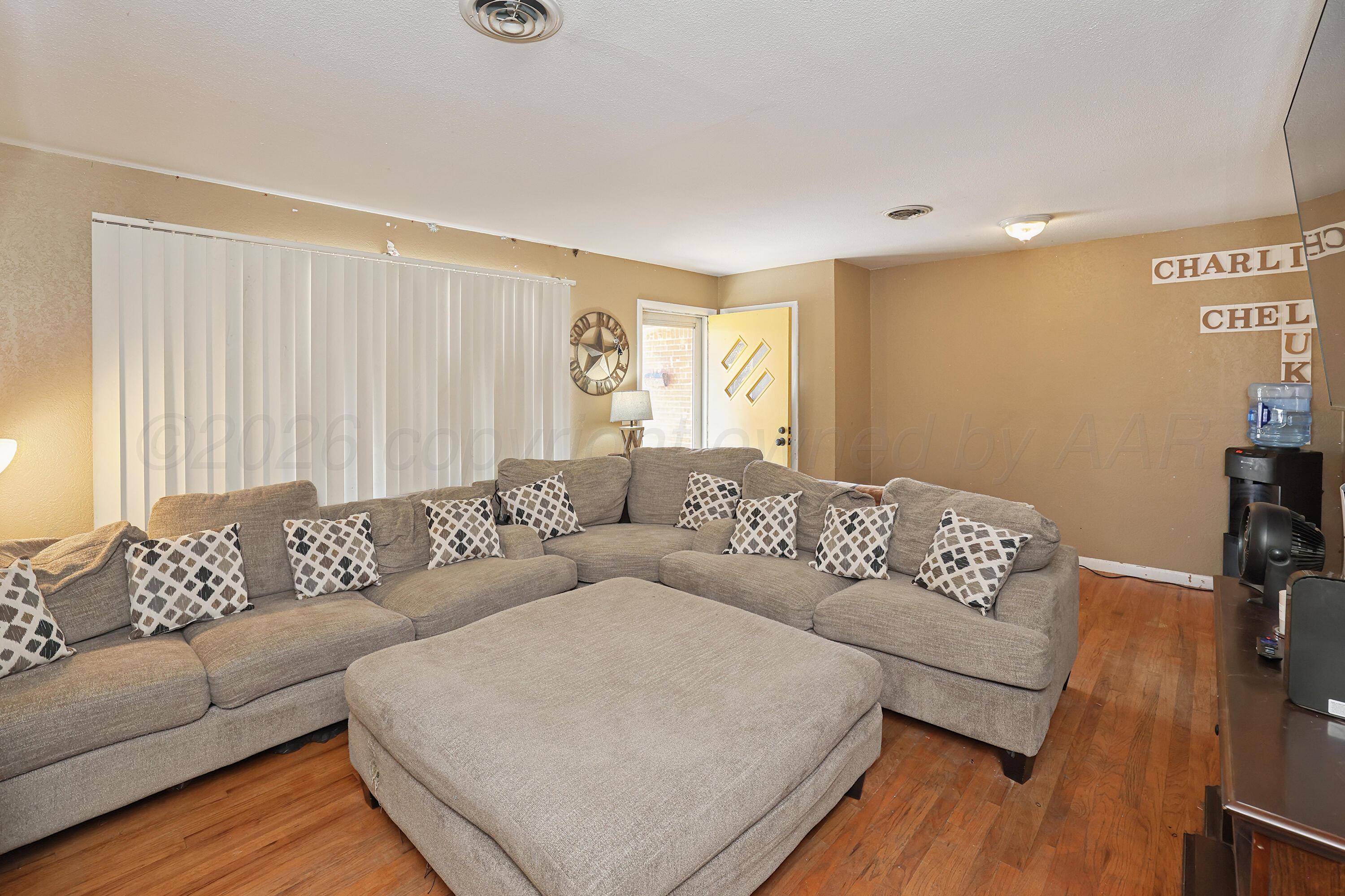 4119 Crockett Street Amarillo, TX 79110 - Photo 5 of 26 5-Living Area