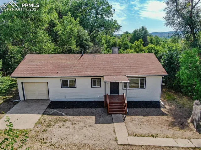 front view of house with a yard