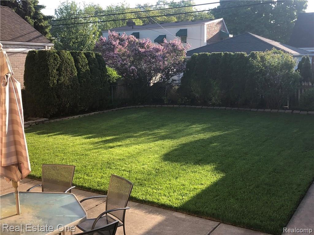 1036 Nottingham Road Grosse Pointe, MI 48230 - Photo 3 of 53 4.jpg