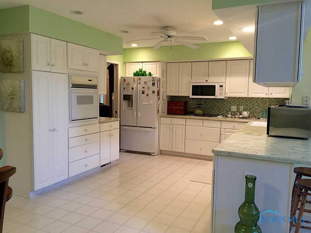 10906 Ramm Road Whitehouse, OH 43571 - Photo 7 of 18 Kitchen.