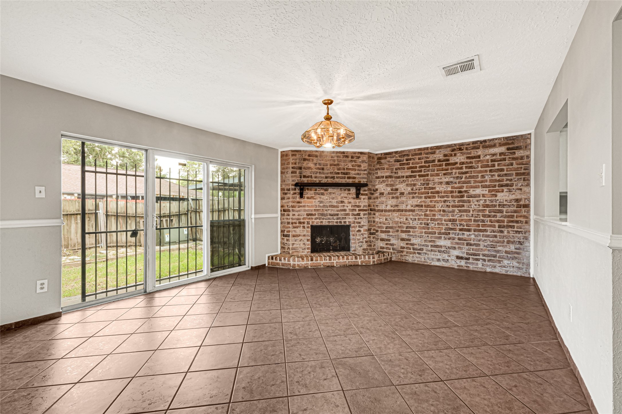 7064 Jetty Lane Houston, TX 77072 - Photo 6 of 30 Gallery Image 6