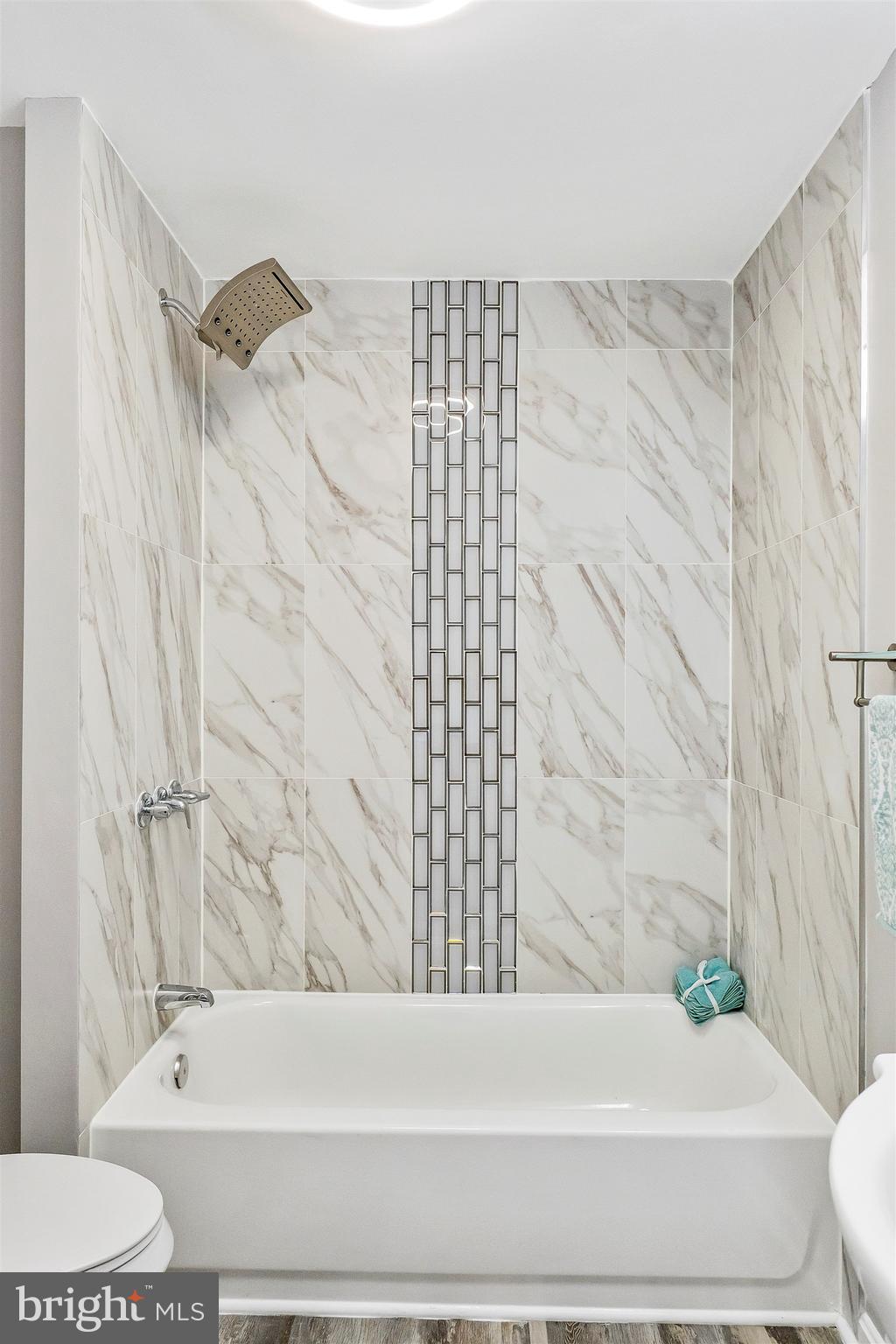8164 North Boundary Road Baltimore, MD 21222 - Photo 17 of 31 Elegantly designed ceramic tile