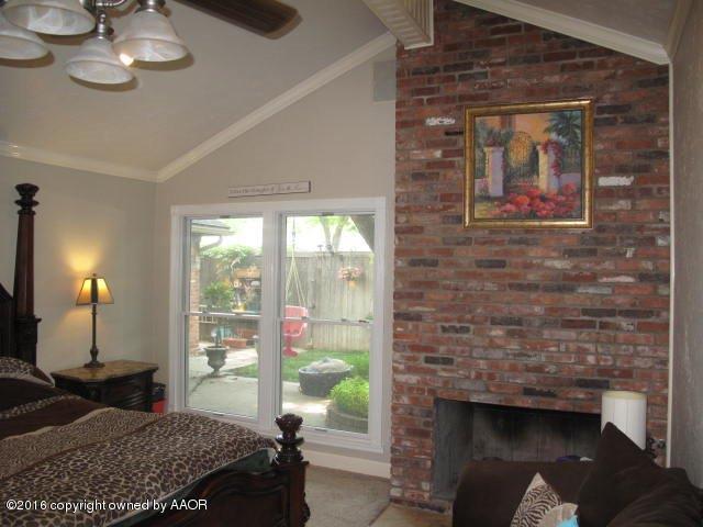 6306 Jameson Road Amarillo, TX 79106 - Photo 17 of 32 a bedroom with a bed and a lamp