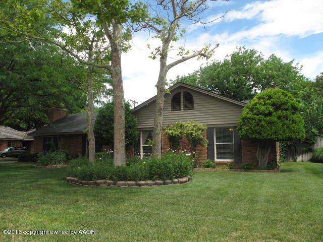 6306 Jameson Road Amarillo, TX 79106 - Photo 3 of 32 a front view of house with a garden