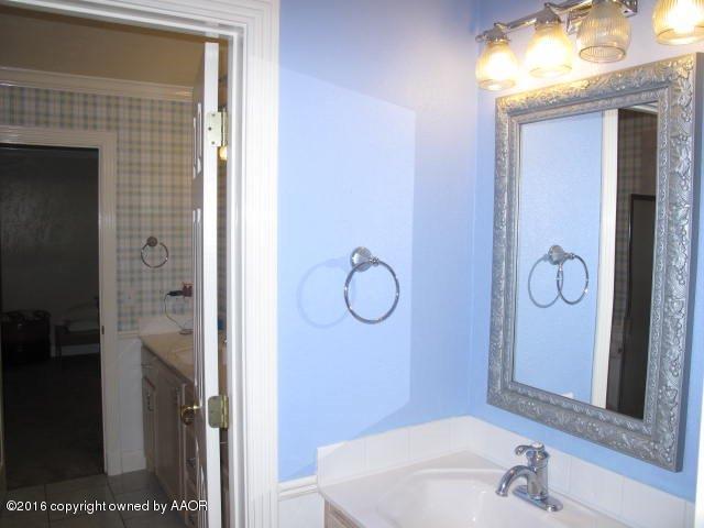 6306 Jameson Road Amarillo, TX 79106 - Photo 29 of 32 a bathroom with a sink a toilet and shower