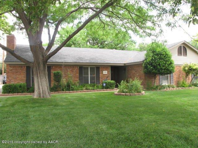 6306 Jameson Road Amarillo, TX 79106 - Photo 5 of 32 front view of a house with a yard