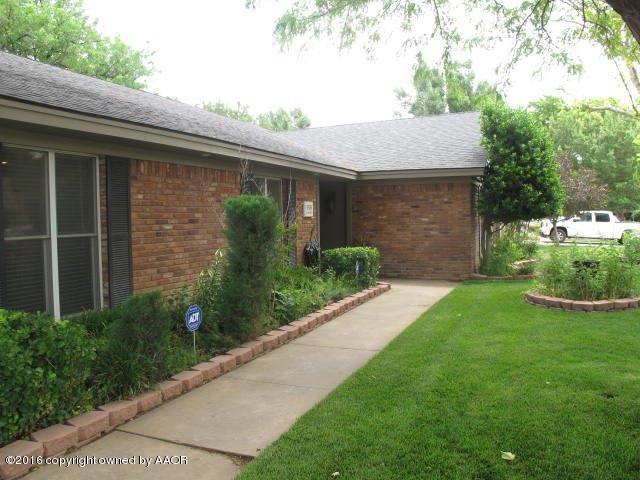 6306 Jameson Road Amarillo, TX 79106 - Photo 6 of 32 a front view of a house with a yard