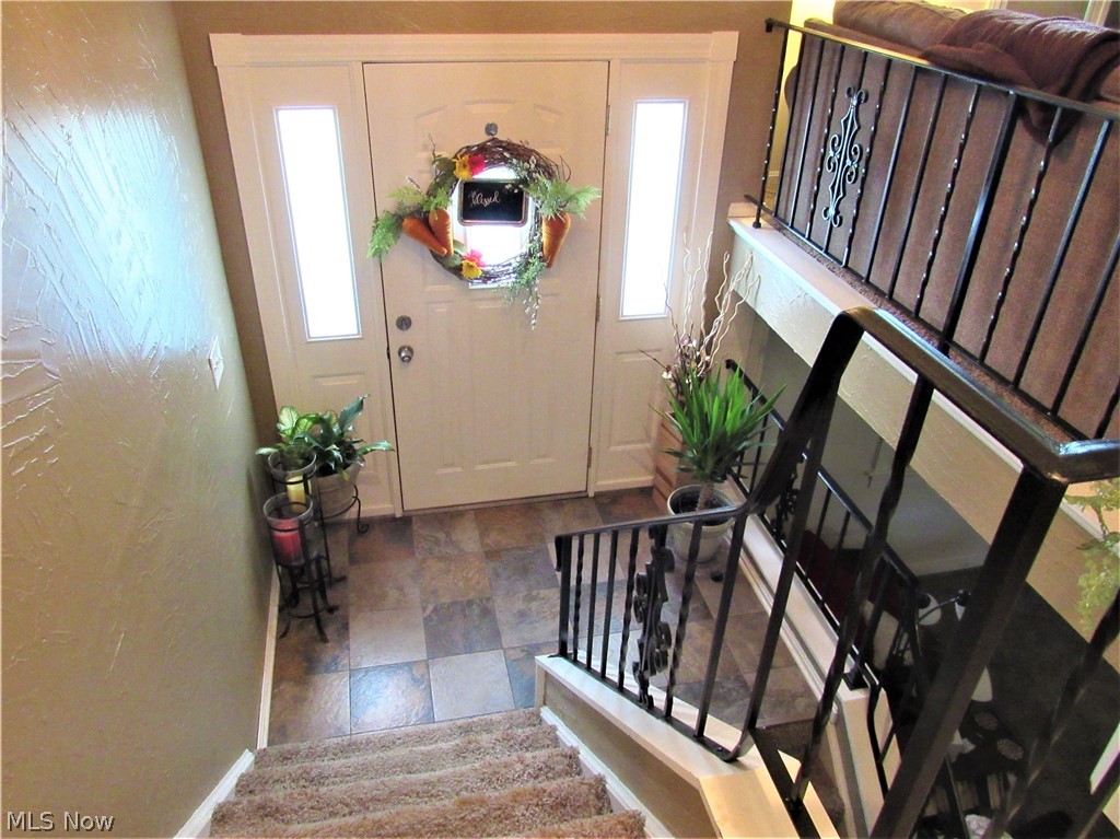 557 Schocalog Road Akron, OH 44320 - Photo 2 of 27