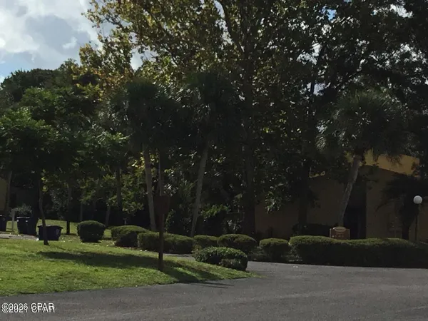 $1,700 | 1025 West 19th Street, Unit 16C, Panama City, FL 32405