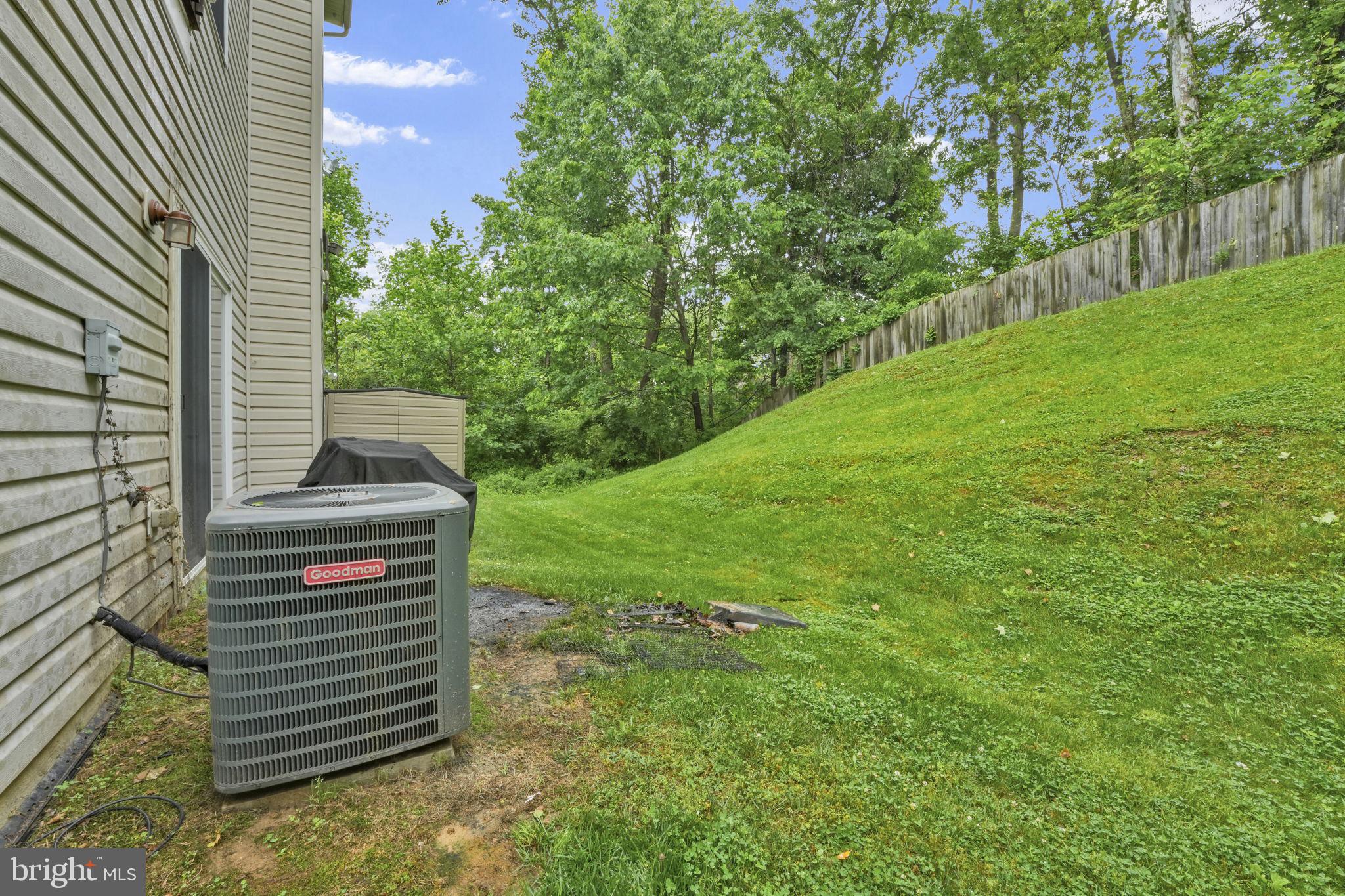 7138 Station House Road Elkridge, MD 21075 - Photo 41 of 42 a backyard of a house with lots of green space