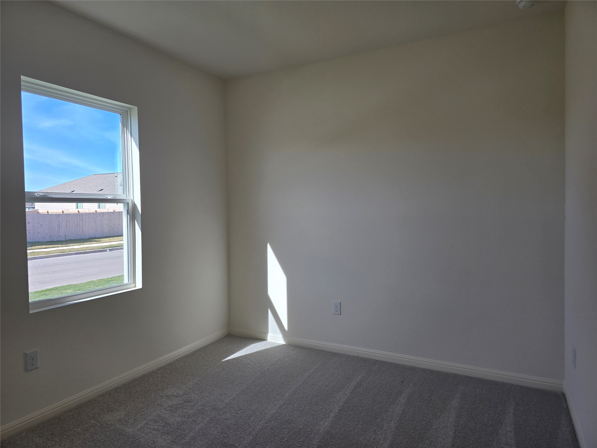 509 McFadin Way Taylor, TX 76574 - Photo 8 of 23 Carpeted empty room with baseboards