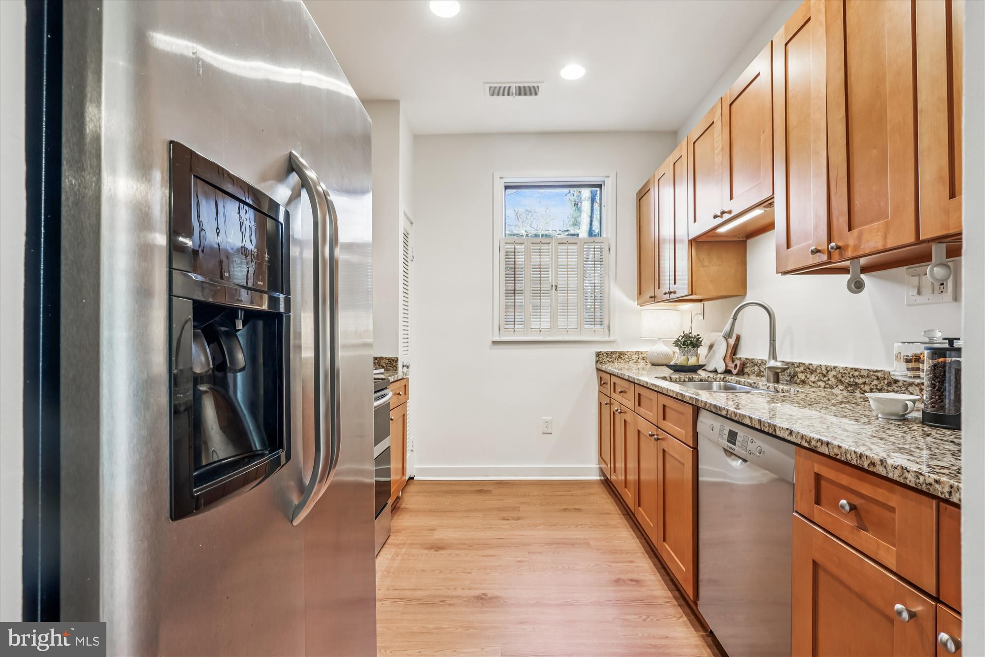 11487 Waterview Cluster Reston, VA 20190 - Photo 4 of 44 Kitchen