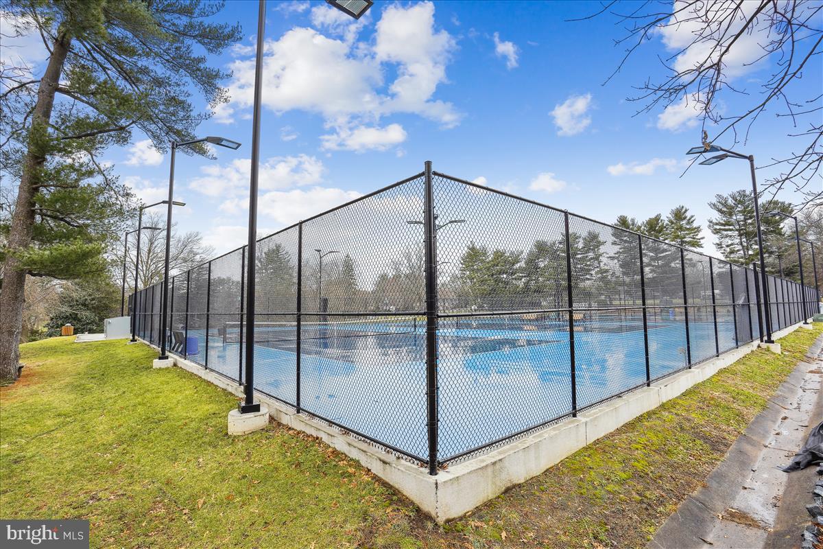 11487 Waterview Cluster Reston, VA 20190 - Photo 43 of 44 a view of a backyard