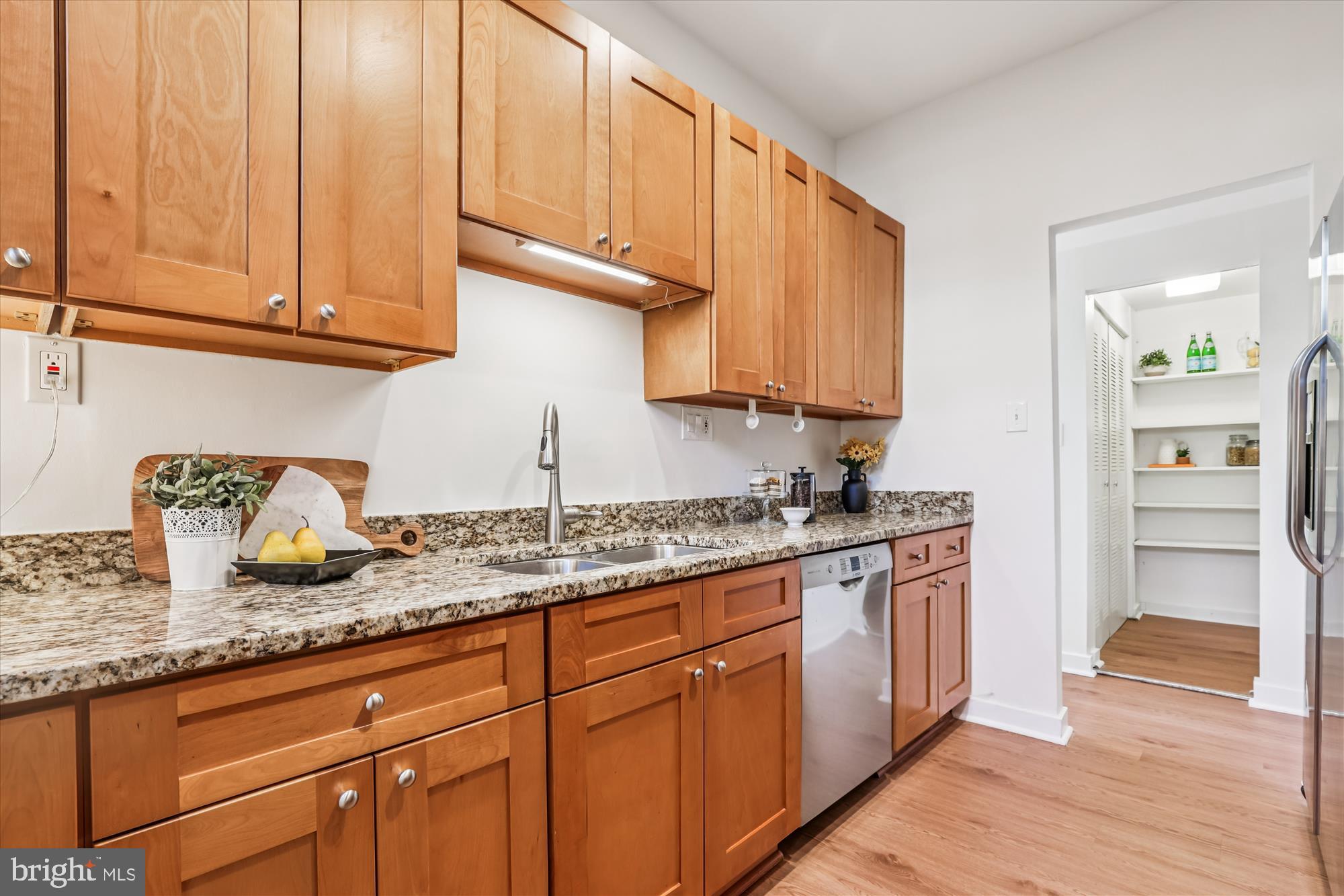 11487 Waterview Cluster Reston, VA 20190 - Photo 9 of 44 Kitchen