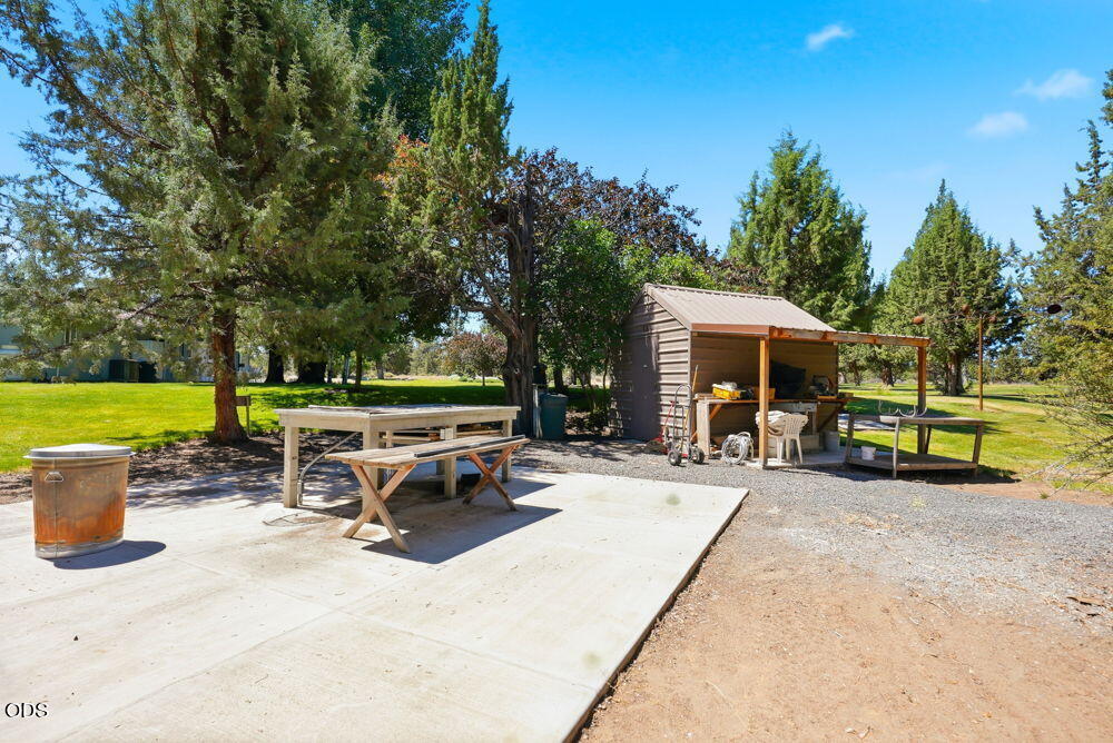62765 Stenkamp Road Bend, OR 97701 - Photo 28 of 47