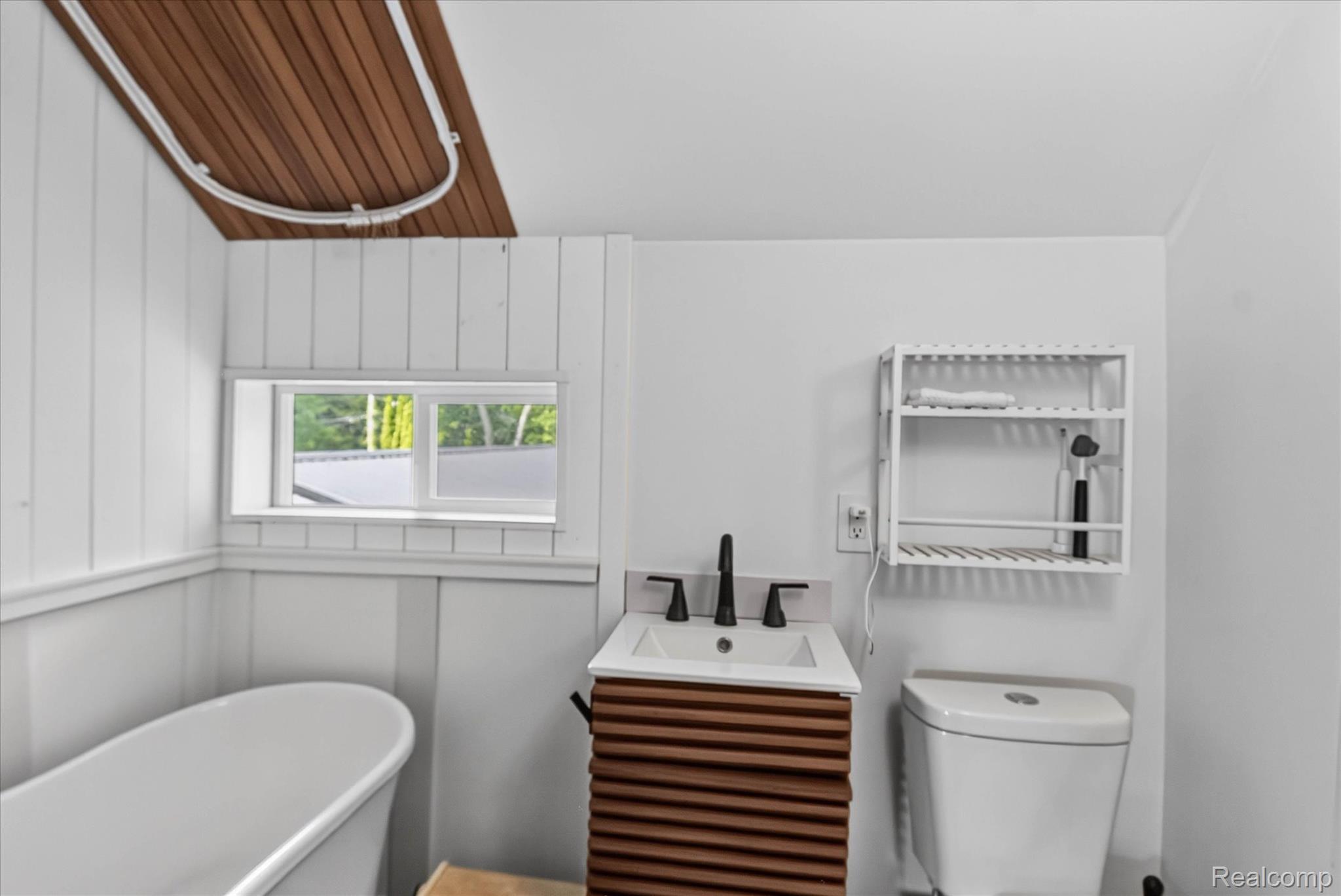 3550 Myrtle Road Fort Gratiot, MI 48059 - Photo 28 of 51 Contemporary Upper bathroom