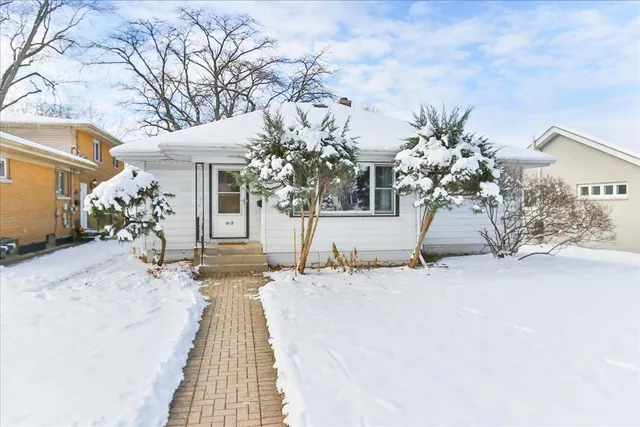 $325,000 | 815 North Ellsworth Street, Naperville, IL 60563