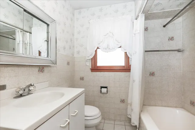 $325,000 | 815 North Ellsworth Street, Naperville, IL 60563