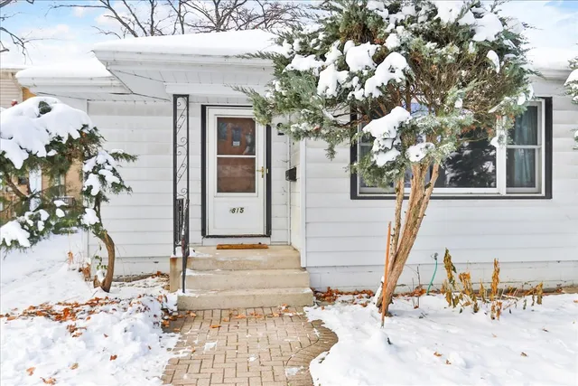 $325,000 | 815 North Ellsworth Street, Naperville, IL 60563