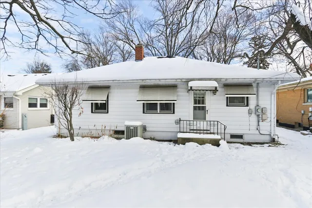 $325,000 | 815 North Ellsworth Street, Naperville, IL 60563