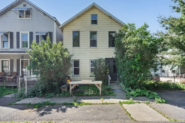 $180,000 | 865 4th Avenue, Troy, NY 12182
