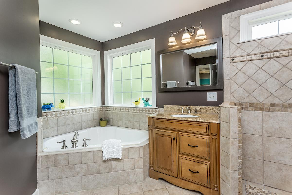618 Glascock Street Raleigh, NC 27604 - Photo 19 of 29 Master Bath/Spa