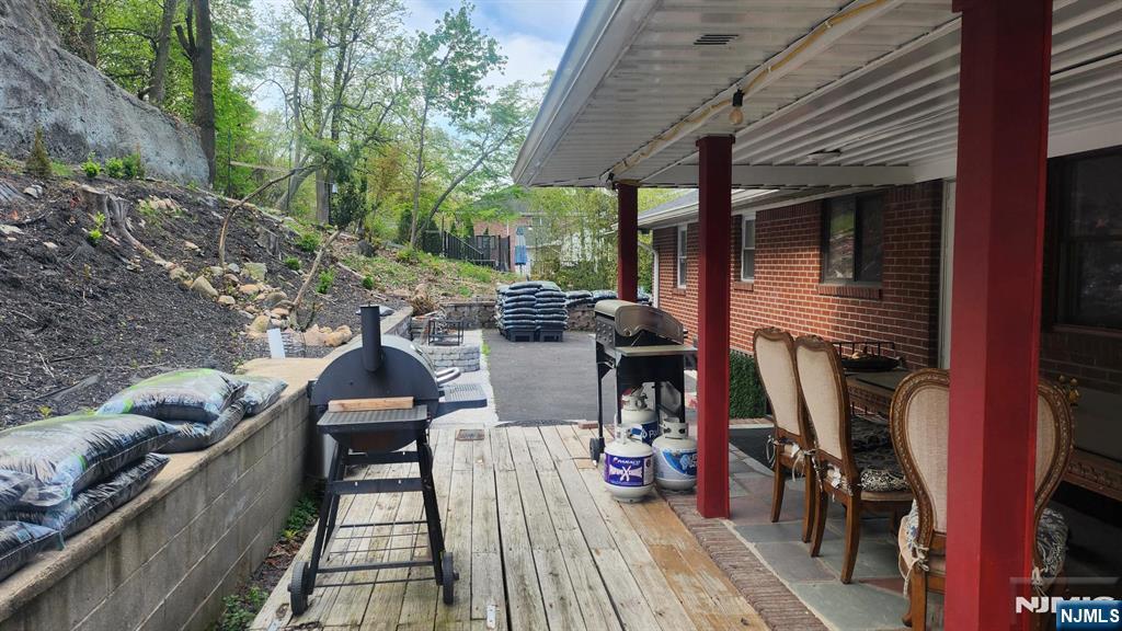 468 Oak Street Ridgefield, NJ 07657 - Photo 16 of 17 Gallery Image 16