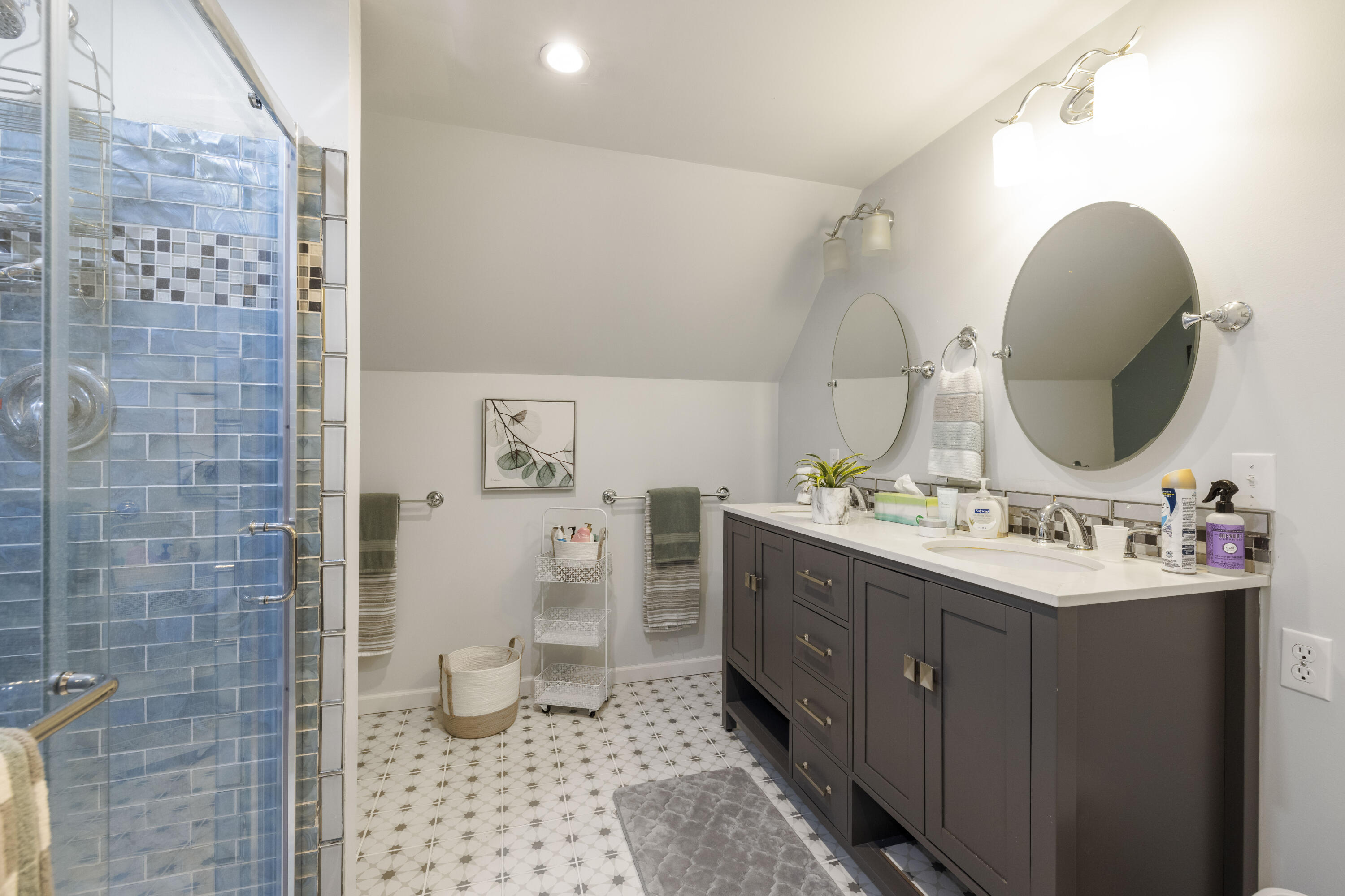 41 Shackleton's Way Boothbay, ME 04537 - Photo 29 of 38 Second-floor bathroom