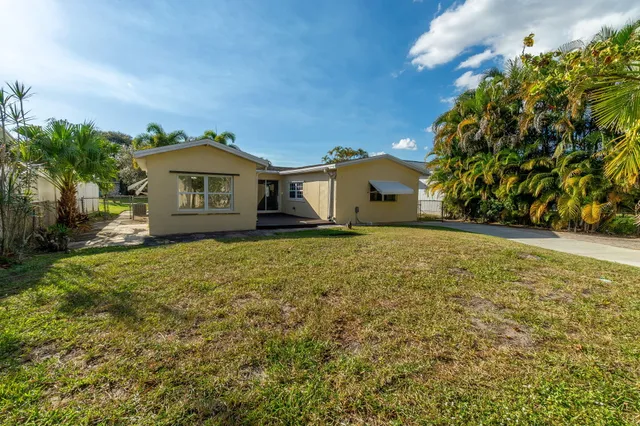 $395,000 | 5519 Southeast Normandy Avenue, Stuart, FL 34997