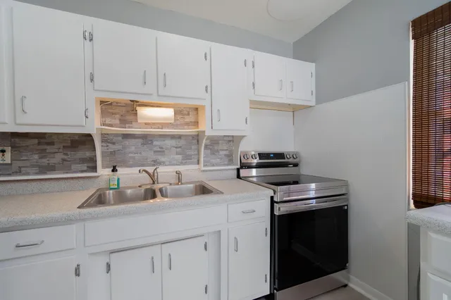 $395,000 | 5519 Southeast Normandy Avenue, Stuart, FL 34997