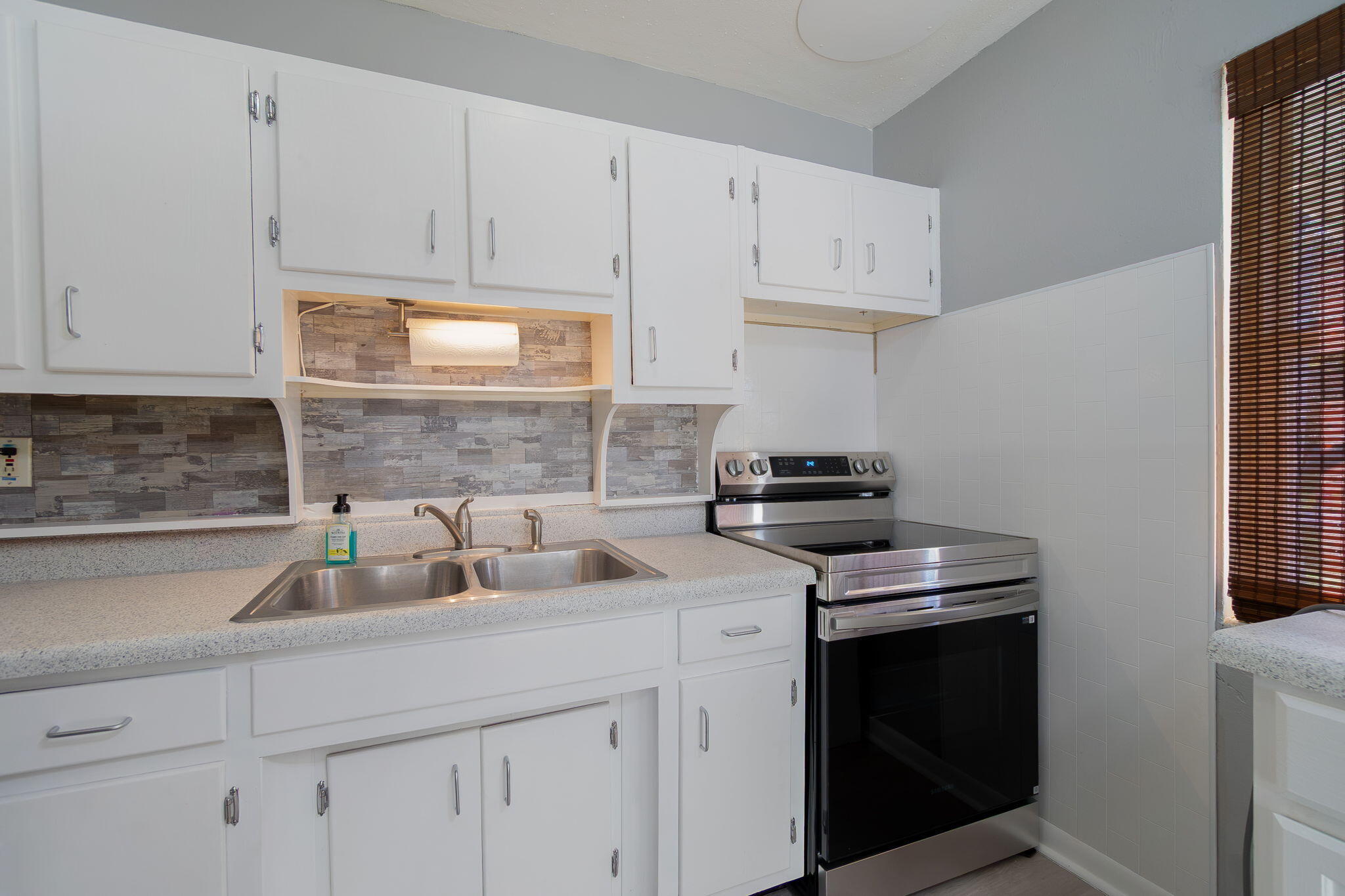 5519 Southeast Normandy Avenue Stuart, FL 34997 - Photo 8 of 37 Kitchen