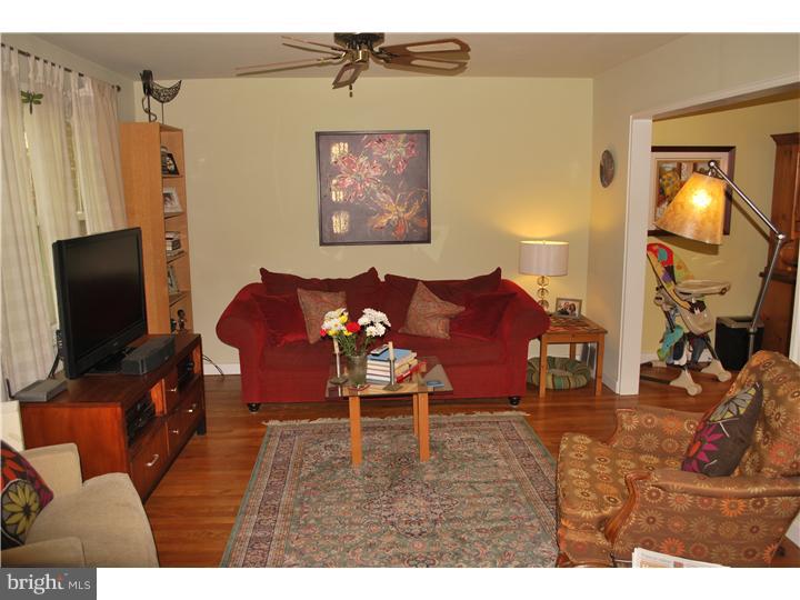 417 Sycamore Road West Reading, PA 19611 - Photo 5 of 23