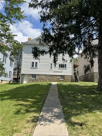 a view of a house with a yard