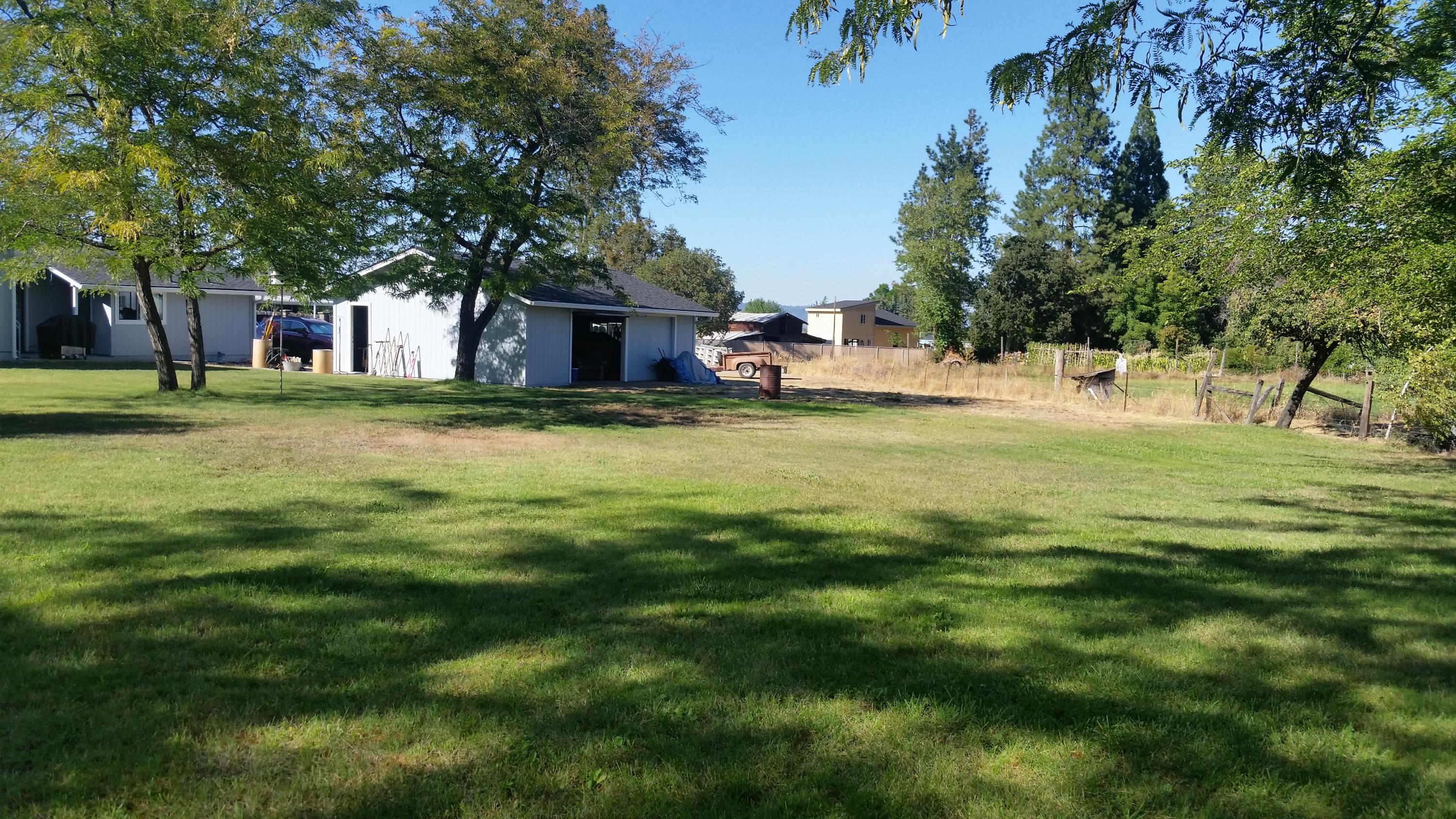 3372 Freeland Road Central Point, OR 97502 - Photo 6 of 37 Rear View