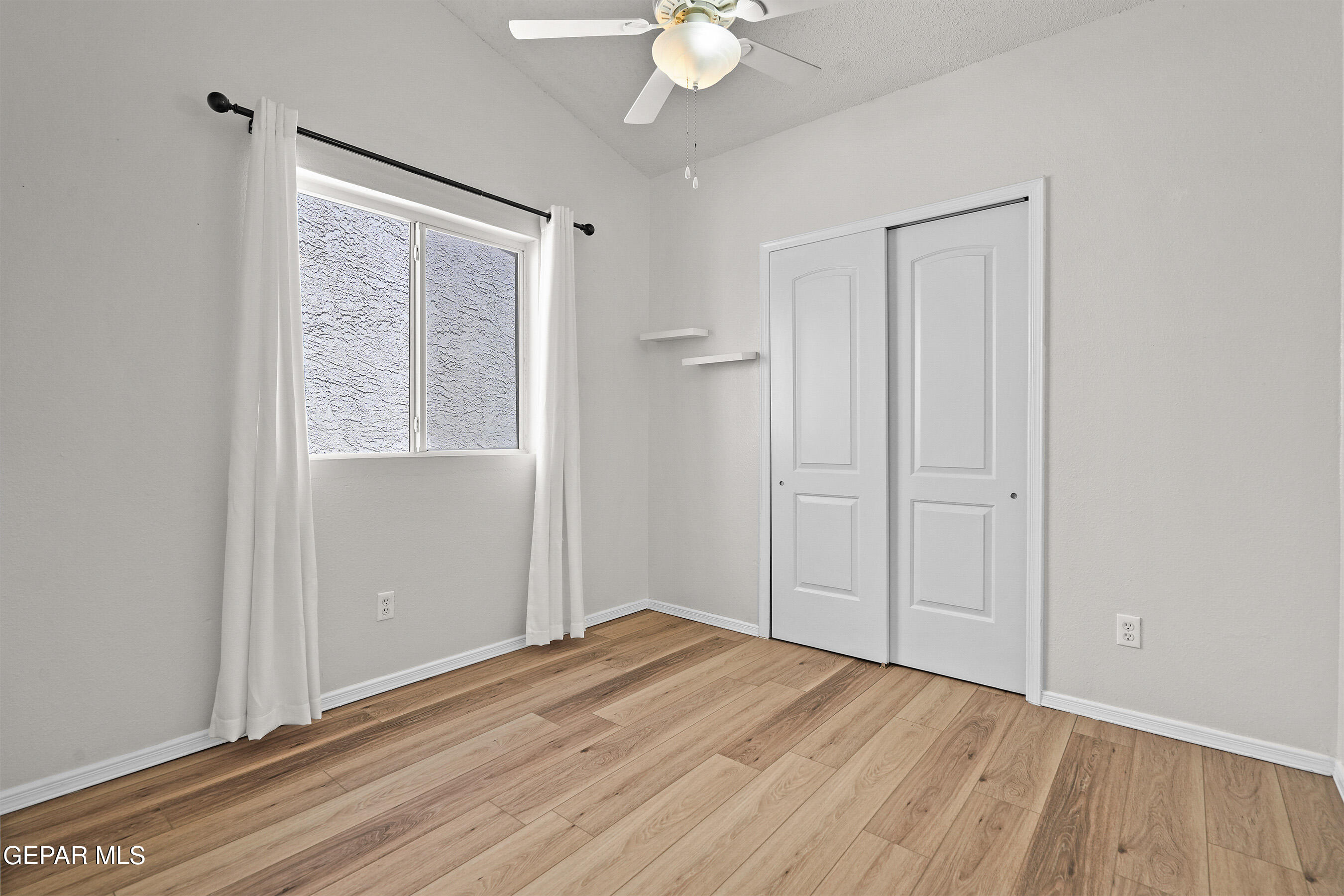 11023 Splendor Court El Paso, TX 79936 - Photo 23 of 43 Bright Third Bedroom