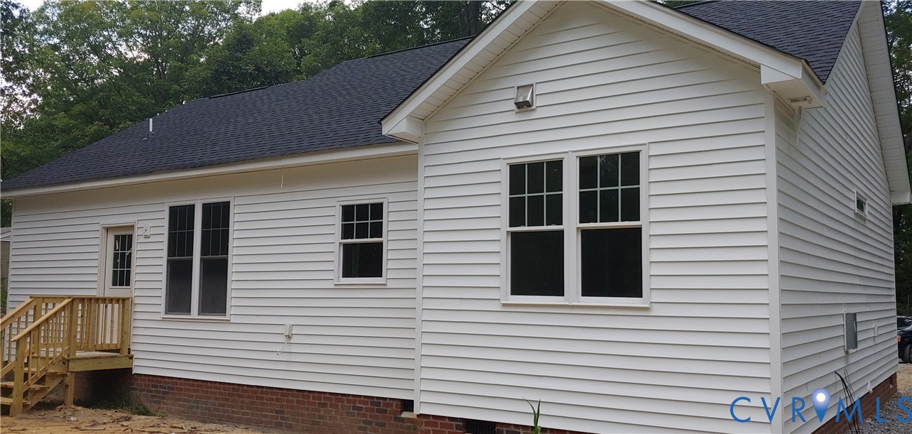 15531 Old Ridge Road Montpelier, VA 23192 - Photo 3 of 4 a view of a house with a balcony