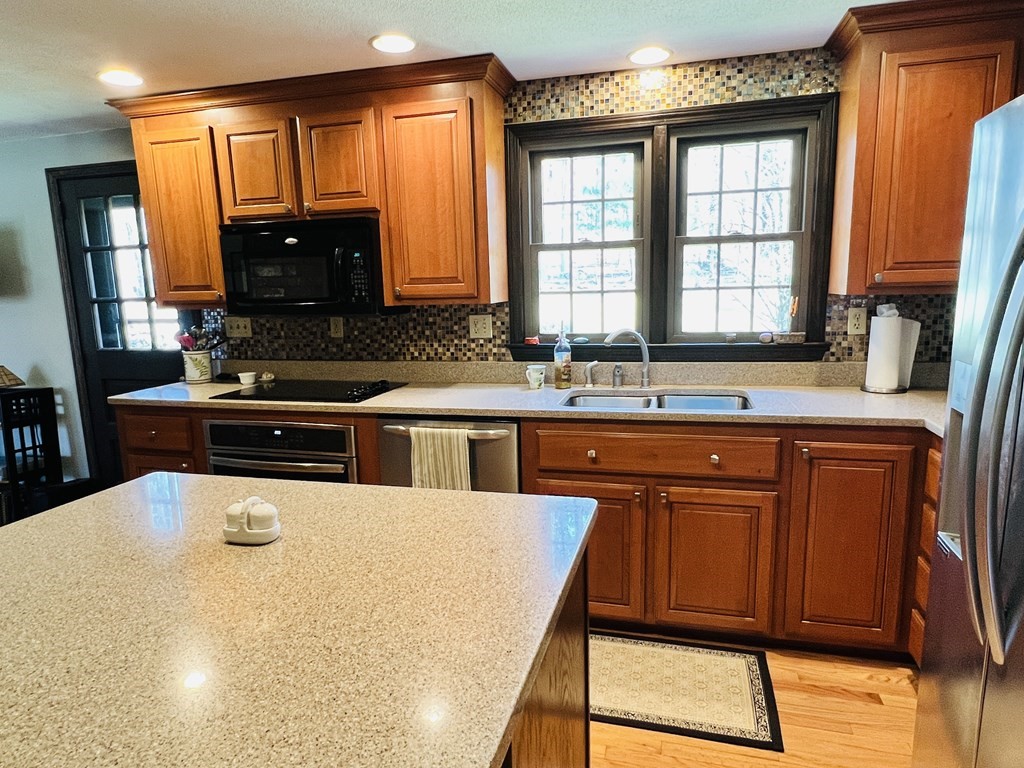 6 Old Village Road Sturbridge, MA 01566 - Photo 11 of 27 Gallery Image 11