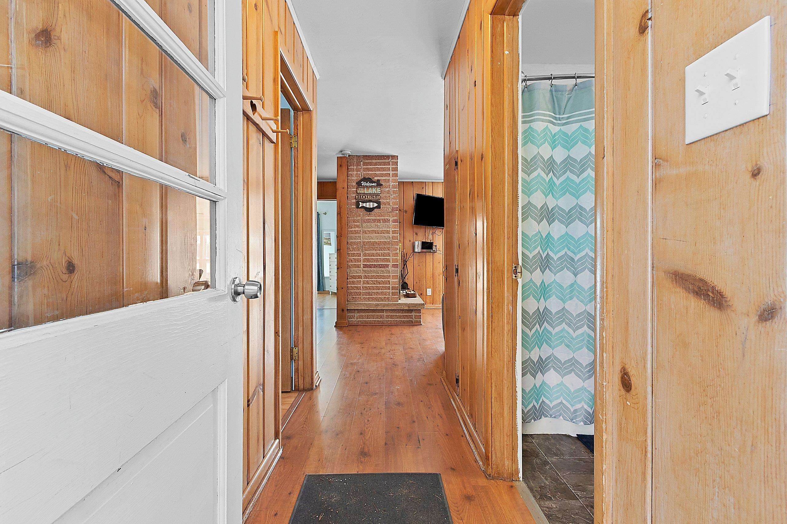 14482 Parkway Road Crivitz, WI 54114 - Photo 3 of 45