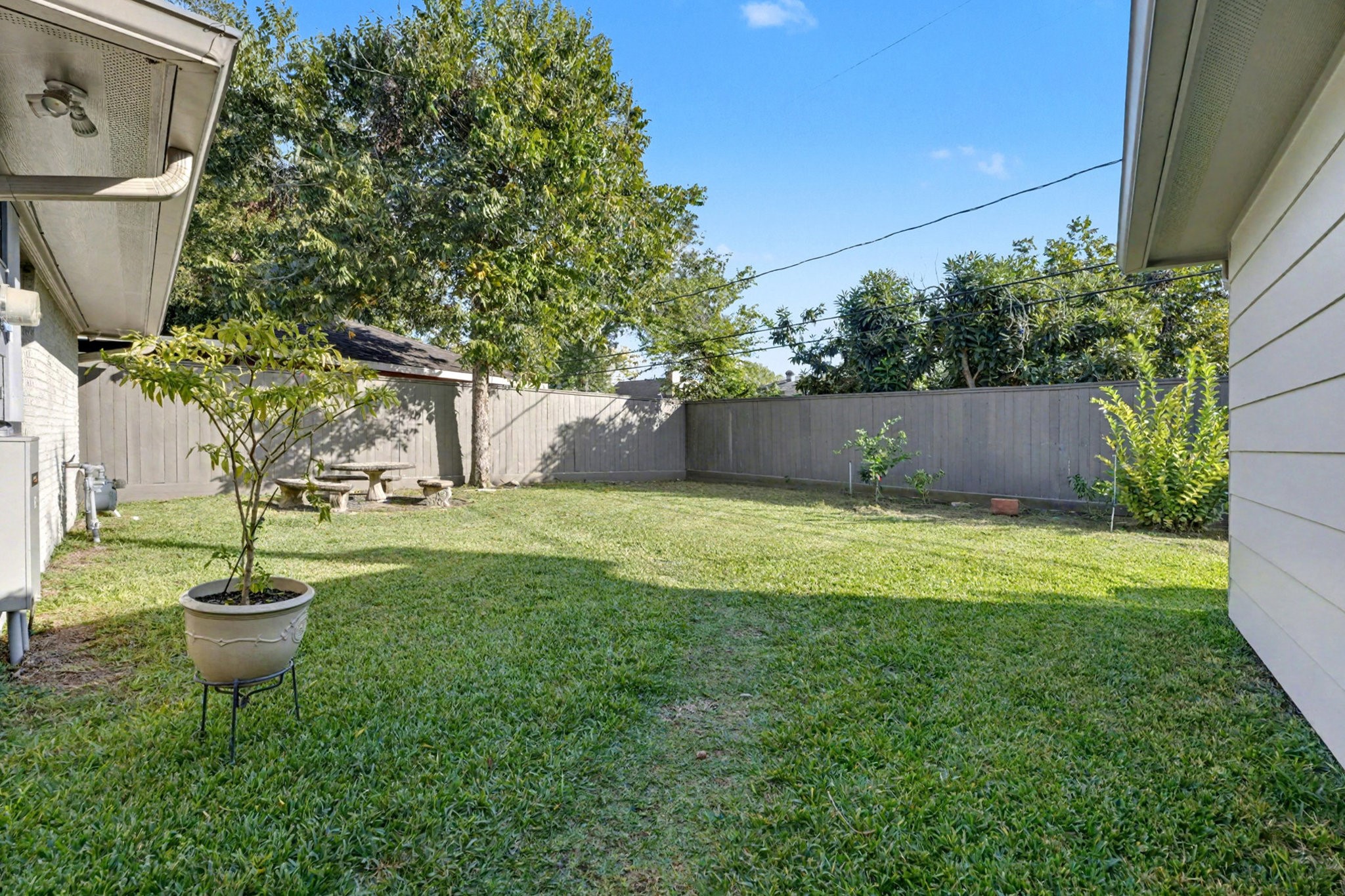 8515 Edgemoor Drive Houston, TX 77036 - Photo 31 of 33 a view of a backyard of the house