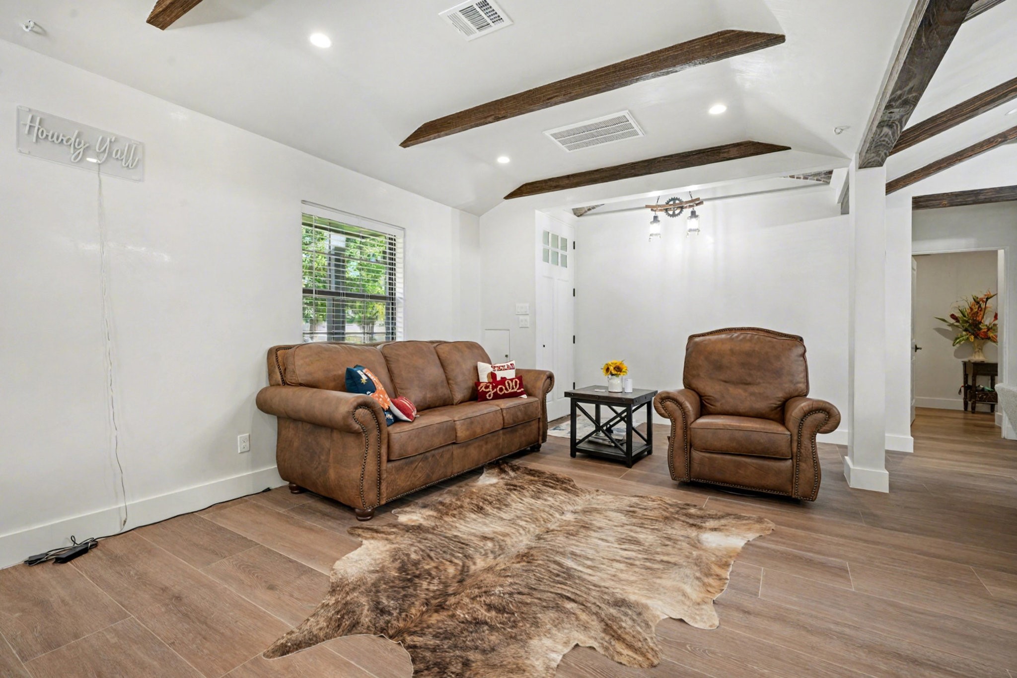 8515 Edgemoor Drive Houston, TX 77036 - Photo 7 of 33 a living room with furniture and a window
