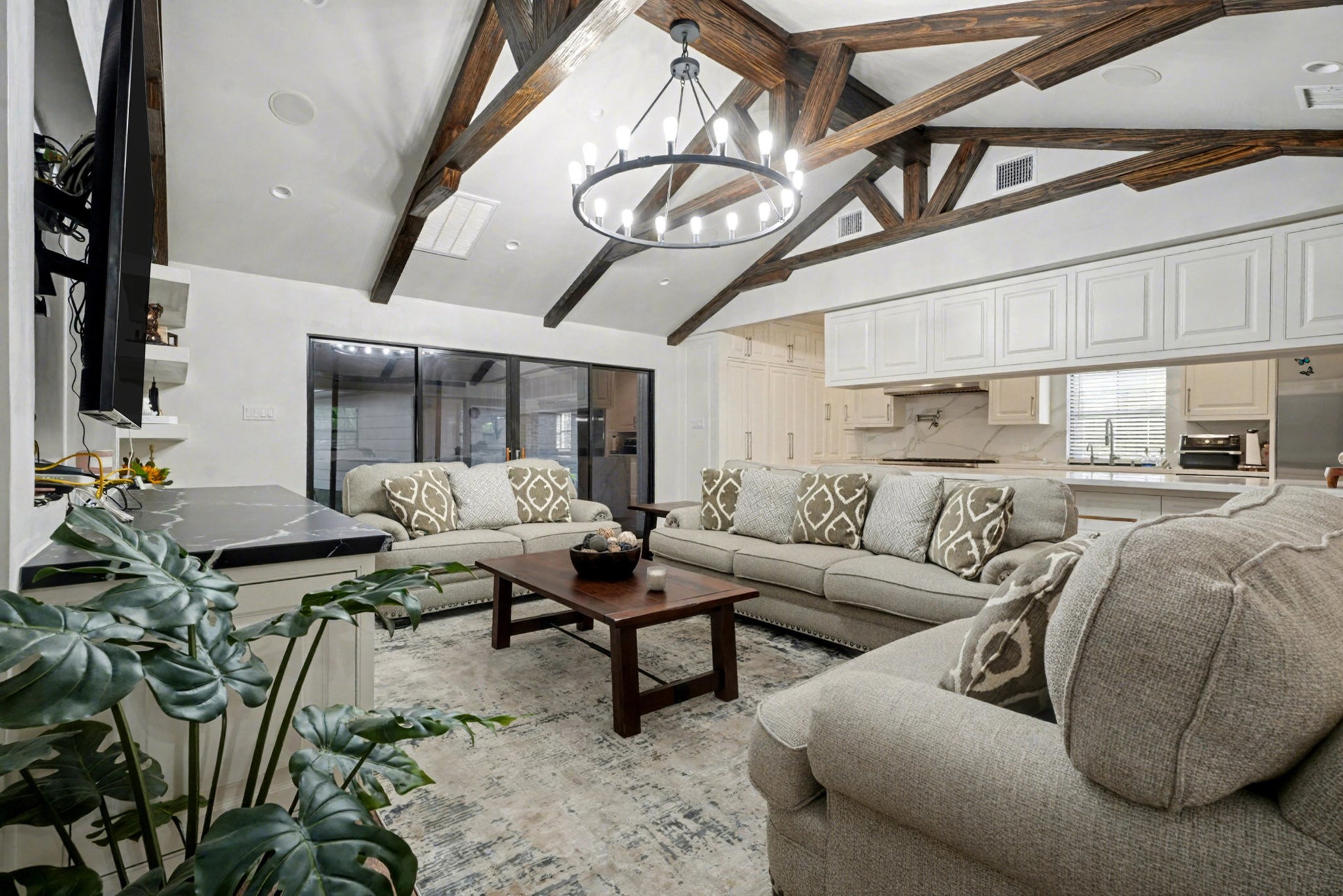 8515 Edgemoor Drive Houston, TX 77036 - Photo 8 of 33 a living room with furniture