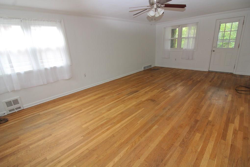 150 Cochran Road Pittsburgh, PA 15228 - Photo 4 of 20 Living Room