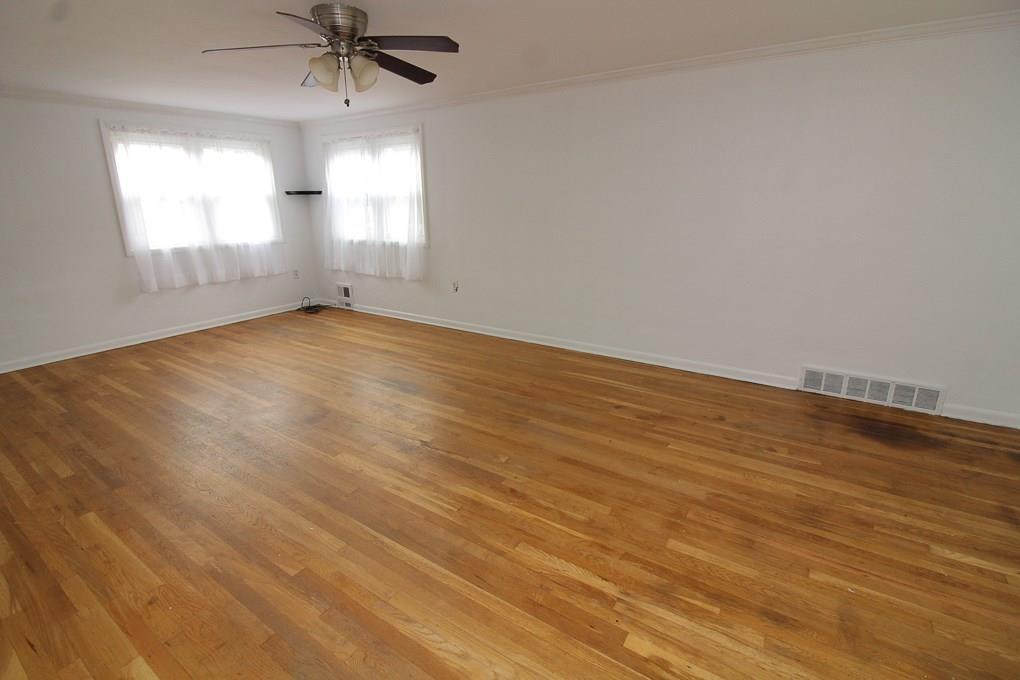 150 Cochran Road Pittsburgh, PA 15228 - Photo 5 of 20 Living Room
