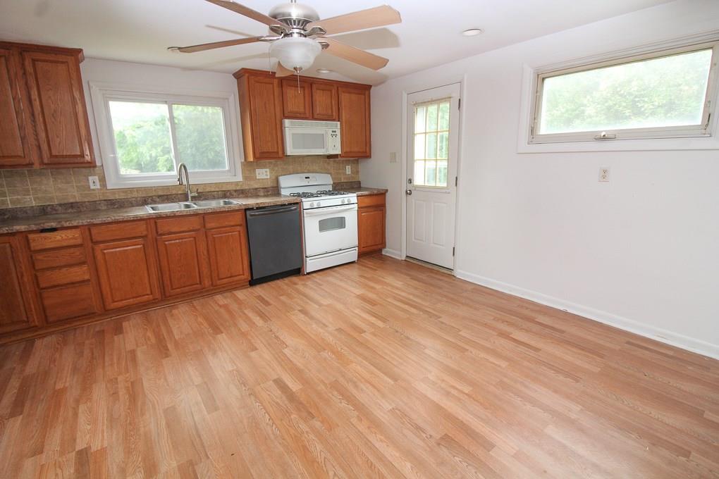 150 Cochran Road Pittsburgh, PA 15228 - Photo 8 of 20 Kitchen